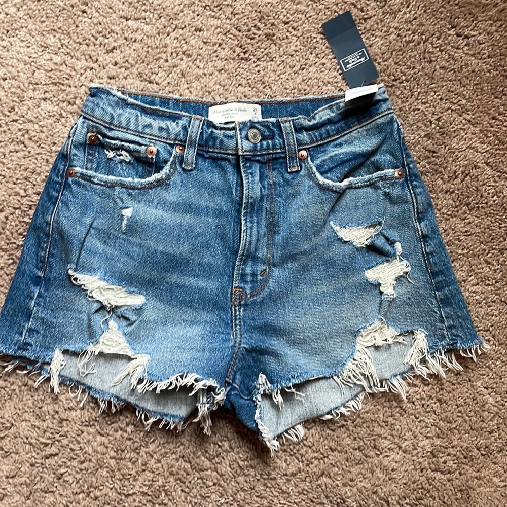 NWT Abercrombie and Fitch the mom shorts high rise curve love size 4